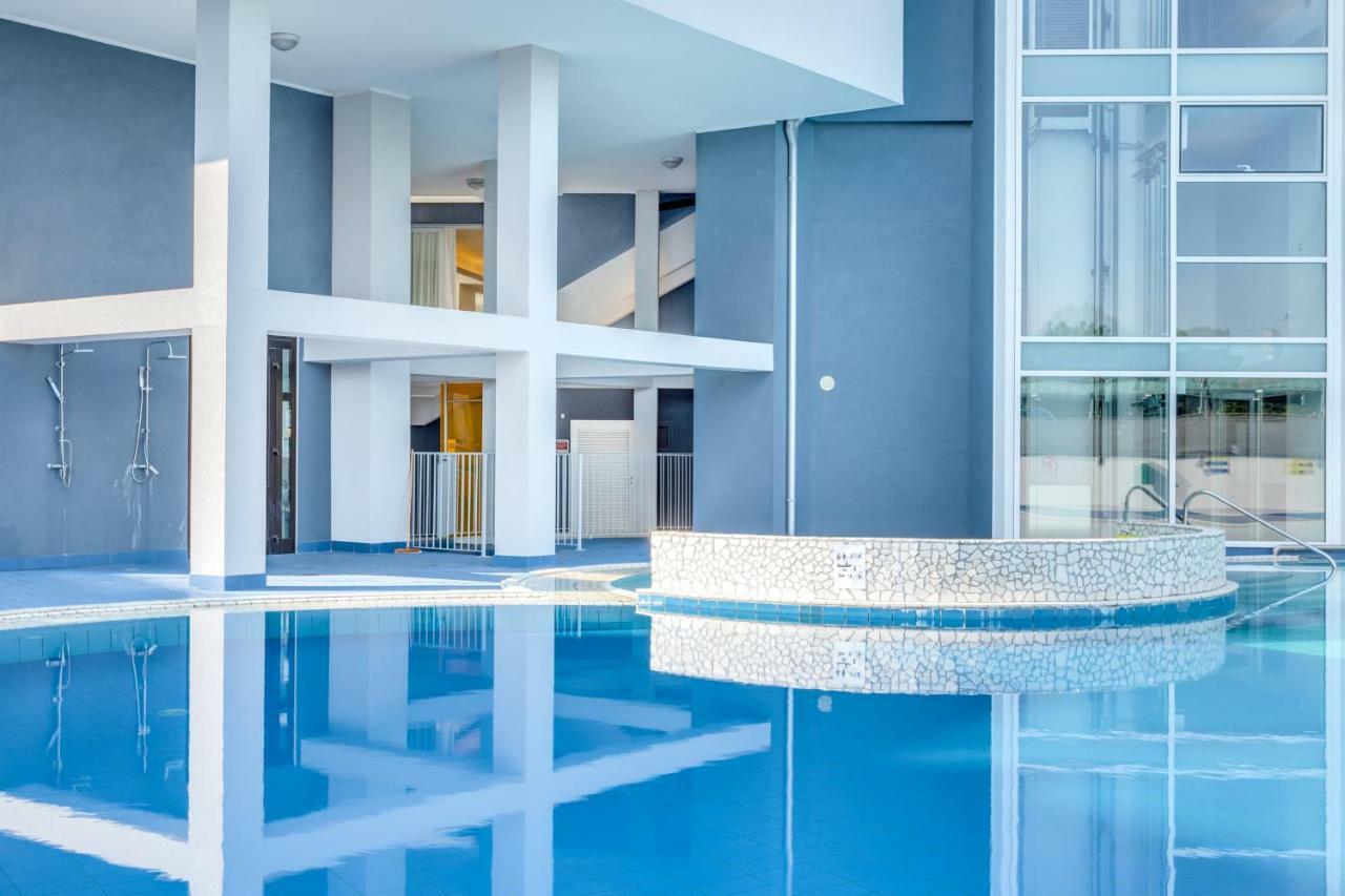 Ambassador Apartment *