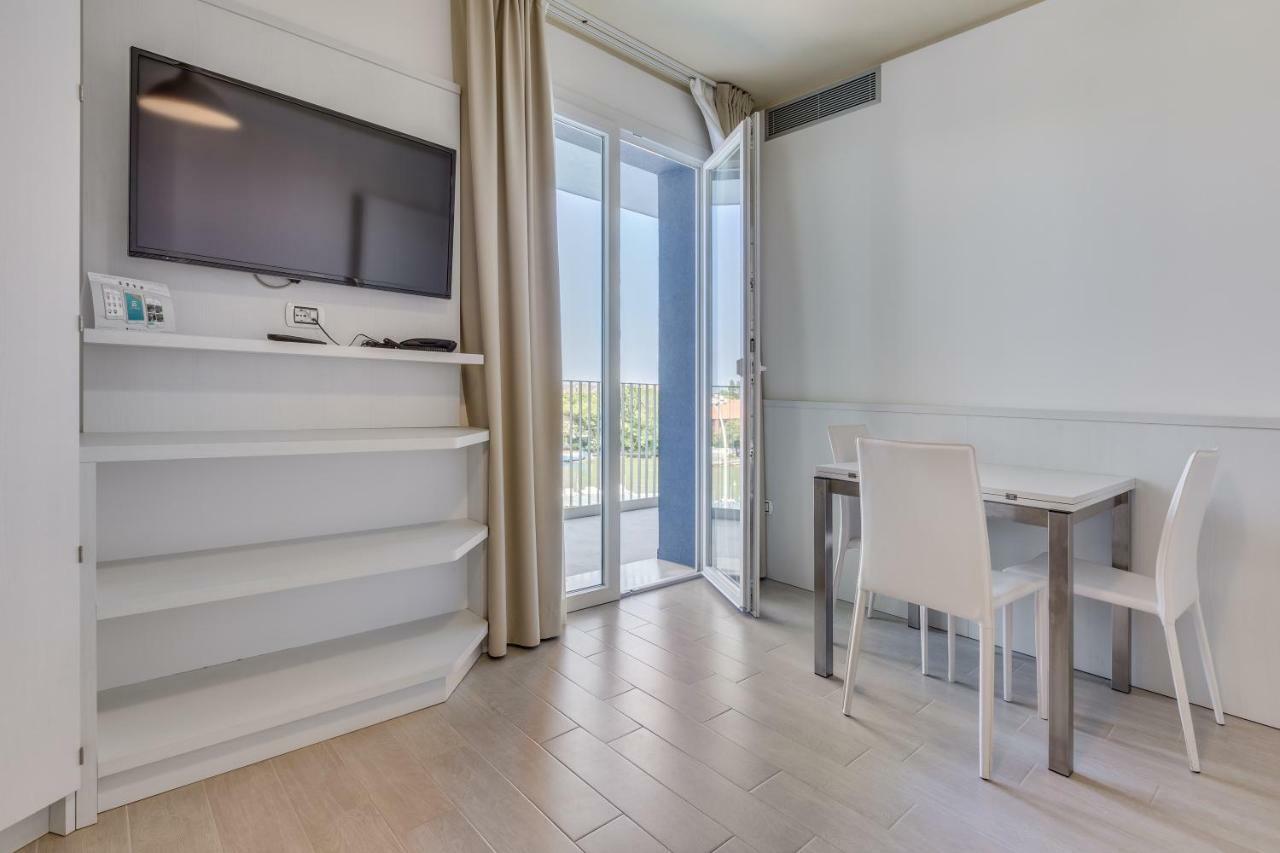 Ambassador Apartment *